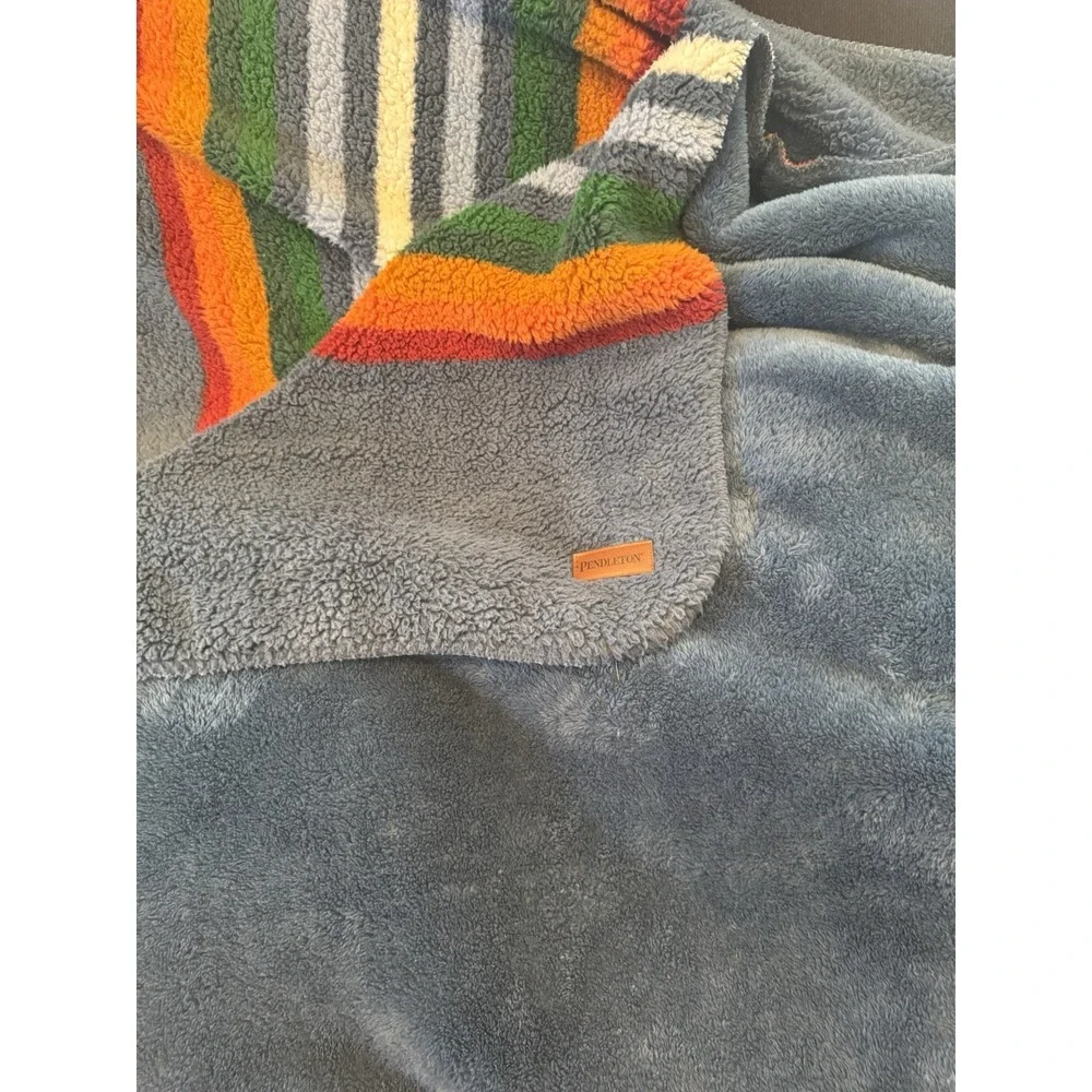 Pendleton Grand Canyon Blue Sherpa Fleece Blanket Reversible Stripe Twin Bed